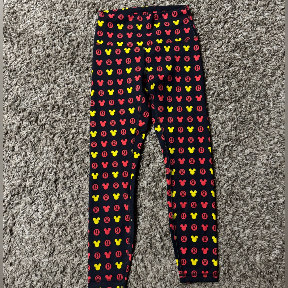 Disney x lululemon
Wunder Train High-Rise Tight 25" Sz 6